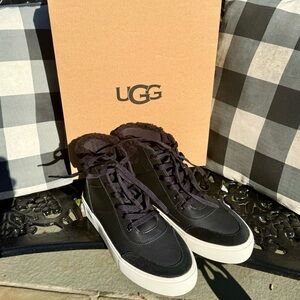 UGGS, new never worn